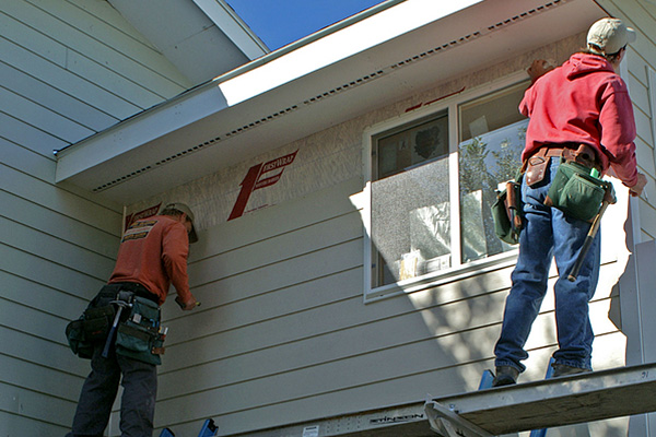 5 Questions to Ask Before Hiring a Siding Repair Contractor